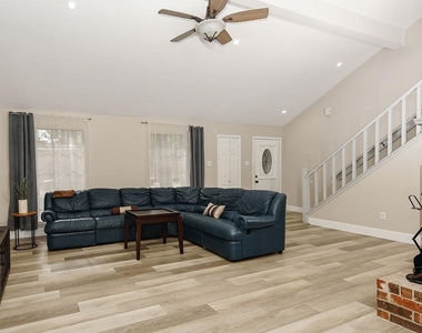 103 N Deerfoot Circle - Photo Thumbnail 3