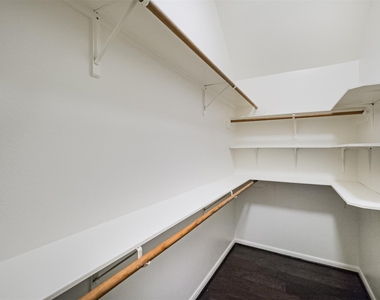 1714 Bumelia Court - Photo Thumbnail 16