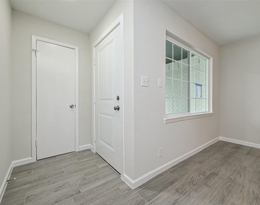 17114 Folsom Drive - Photo Thumbnail 7
