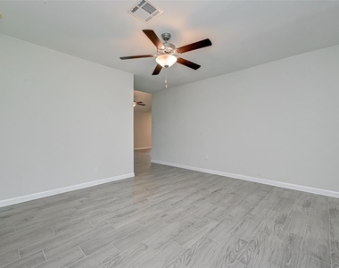 17114 Folsom Drive - Photo Thumbnail 10