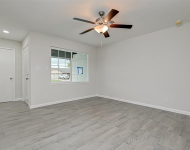 17114 Folsom Drive - Photo Thumbnail 8