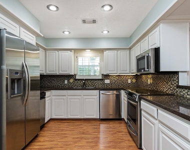 5511 Greentree Drive Drive - Photo Thumbnail 12
