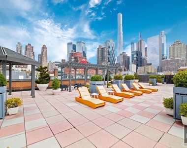 West 53rd Street - Photo Thumbnail 4