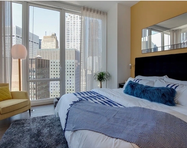 East 44th Street - Photo Thumbnail 8