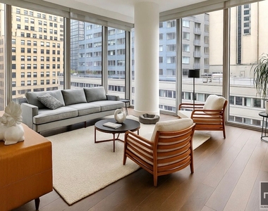 East 44th Street - Photo Thumbnail 3