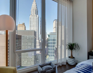East 44th Street - Photo Thumbnail 3