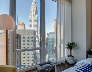 East 44th Street - Photo Thumbnail 9