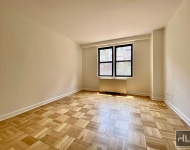 East 63 Street - Photo Thumbnail 4