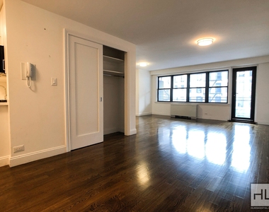 E 82 St - Photo Thumbnail 1