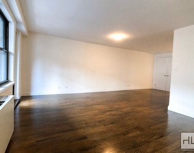 E 82 St - Photo Thumbnail 3