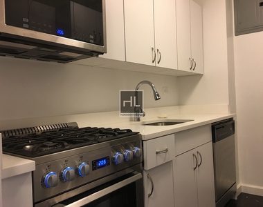 E 82 St - Photo Thumbnail 5