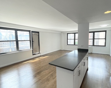 E 82 St - Photo Thumbnail 10