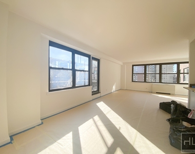 E 82 St - Photo Thumbnail 1