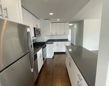 E 82 St - Photo Thumbnail 12