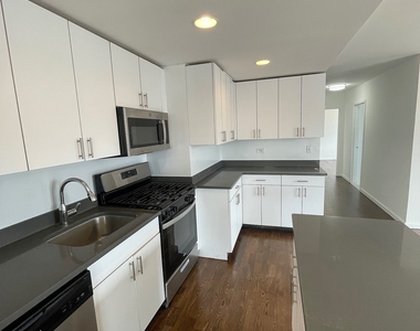 E 82 St - Photo Thumbnail 11
