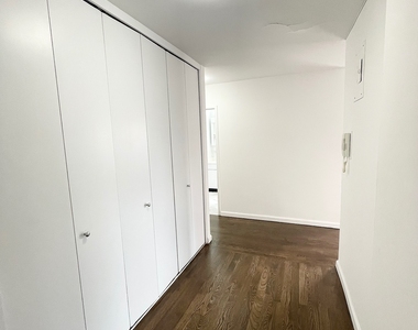 E 82 St - Photo Thumbnail 4