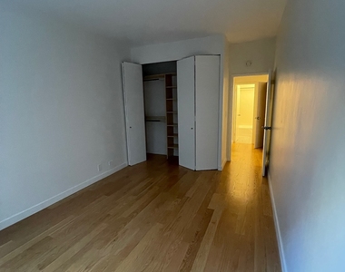 East 49 Street - Photo Thumbnail 2