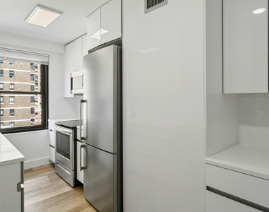 W 58th St - Photo Thumbnail 6