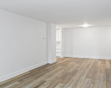 W 58th St - Photo Thumbnail 2