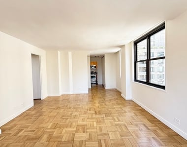 East 49 Street - Photo Thumbnail 1