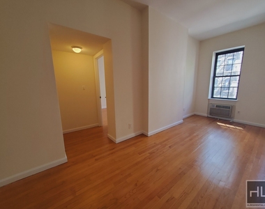 East 91st Street - Photo Thumbnail 2