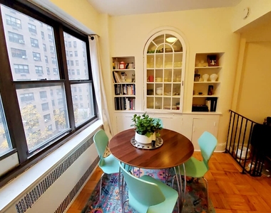 East 56 Street - Photo Thumbnail 3
