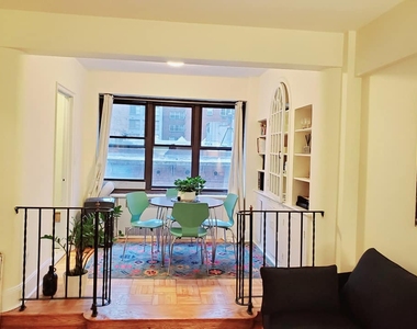 East 56 Street - Photo Thumbnail 4