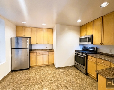 West 79 Street - Photo Thumbnail 5