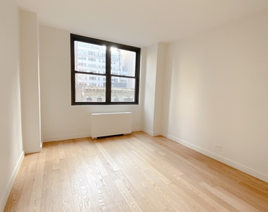 East 49 Street - Photo Thumbnail 1
