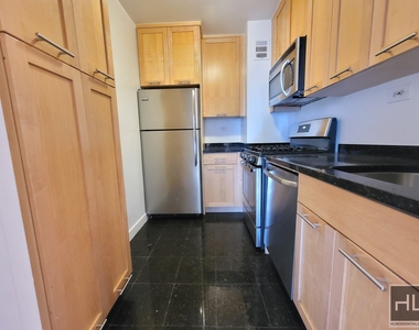 East 79th Street - Photo Thumbnail 7