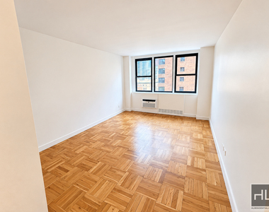 East 79th Street - Photo Thumbnail 4