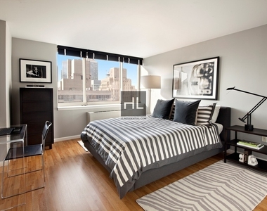 West 38 Street - Photo Thumbnail 2