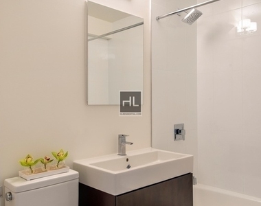 West 38 Street - Photo Thumbnail 4