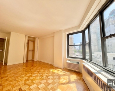 Fourth Avenue - Photo Thumbnail 2