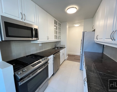 Second Avenue - Photo Thumbnail 2