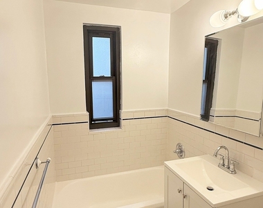 East 56 Street - Photo Thumbnail 7