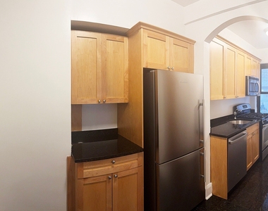 East 56 Street - Photo Thumbnail 6