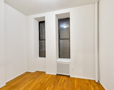 West 45 Street - Photo Thumbnail 6