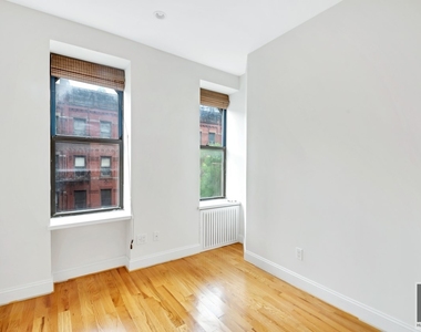 West 45 Street - Photo Thumbnail 2