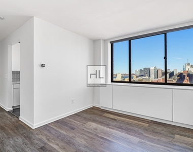 West 43 Street - Photo Thumbnail 1