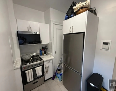 West 72 Street - Photo Thumbnail 3