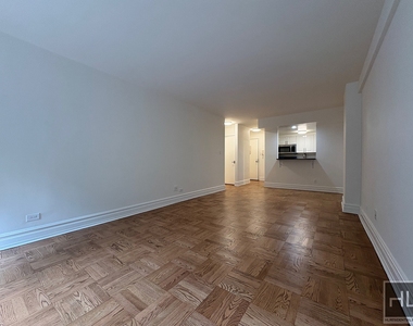 East 79 Street - Photo Thumbnail 2