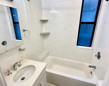 East 88 Street - Photo Thumbnail 3