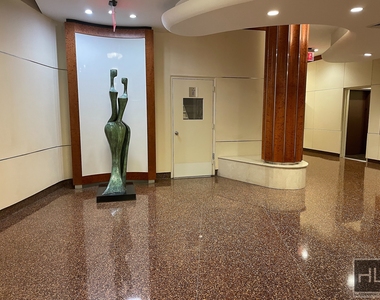 East 79th Street - Photo Thumbnail 15