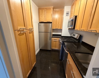 East 79th Street - Photo Thumbnail 7