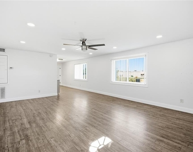 939 Oakfield Drive - Photo Thumbnail 5
