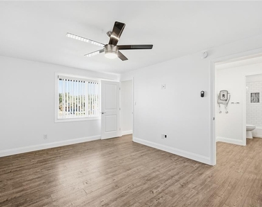 939 Oakfield Drive - Photo Thumbnail 16