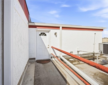 939 Oakfield Drive - Photo Thumbnail 2