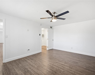 939 Oakfield Drive - Photo Thumbnail 15