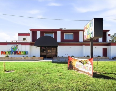 939 Oakfield Drive - Photo Thumbnail 3